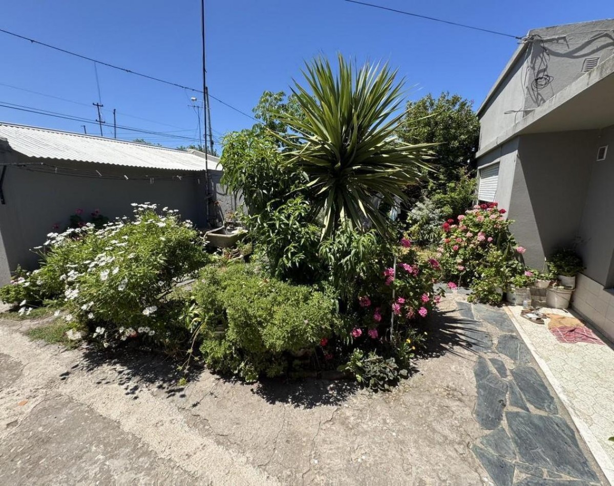 Venta de dos casas en un mismo terreno con todos los servicios. OPORTUNIDAD UNICA