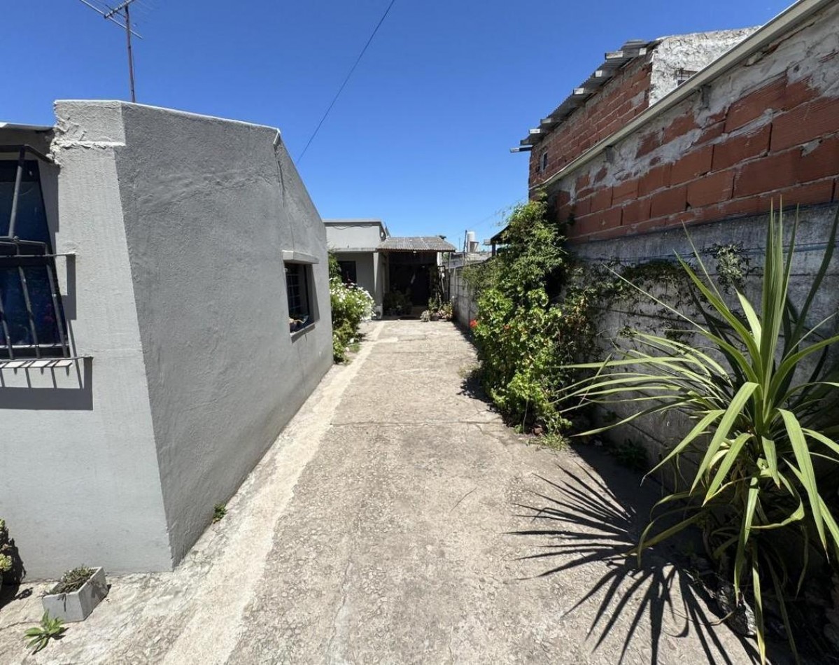 Venta de dos casas en un mismo terreno con todos los servicios. OPORTUNIDAD UNICA
