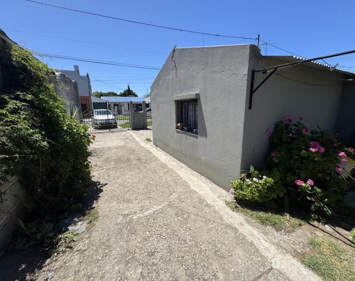 Venta de dos casas en un mismo terreno con todos los servicios. OPORTUNIDAD UNICA