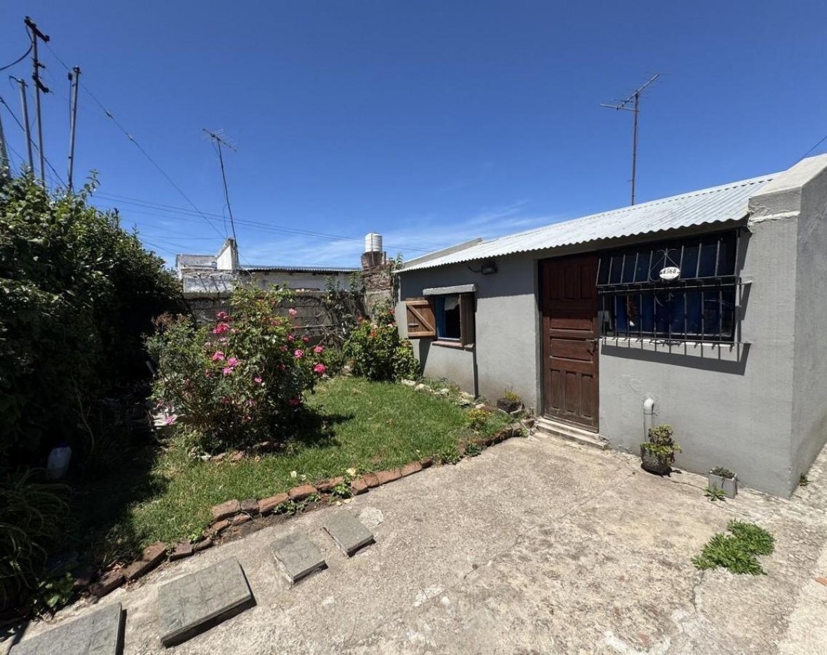 Venta de dos casas en un mismo terreno con todos los servicios. OPORTUNIDAD UNICA