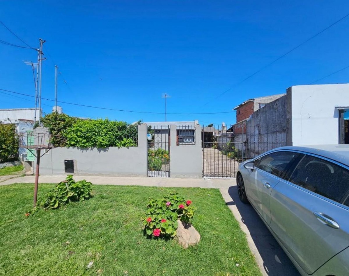 Venta de dos casas en un mismo terreno con todos los servicios. OPORTUNIDAD UNICA