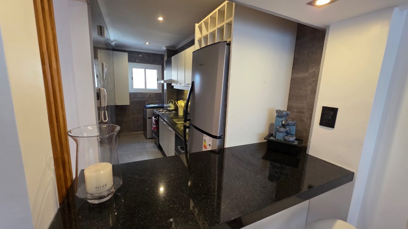 venta de departamento 3 ambientes a la calle con balcon y cochera. PLAZA MITRE