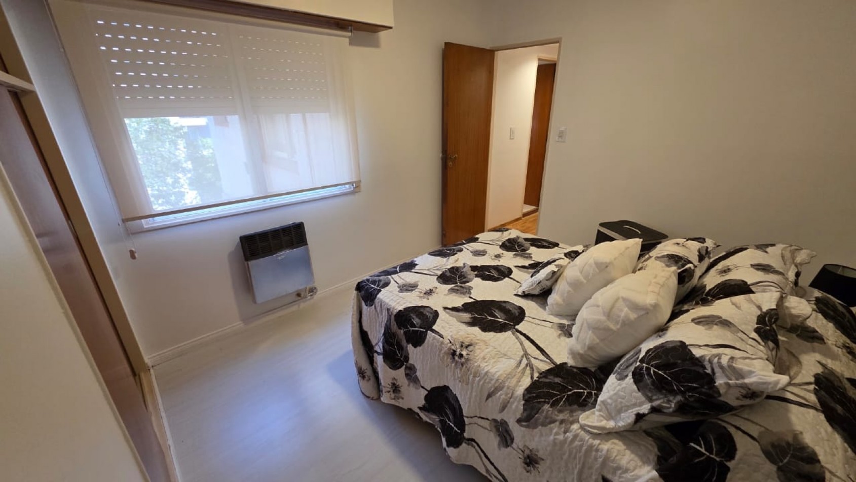 venta de departamento 3 ambientes a la calle con balcon y cochera. PLAZA MITRE