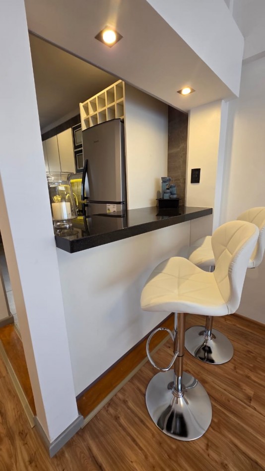 venta de departamento 3 ambientes a la calle con balcon y cochera. PLAZA MITRE