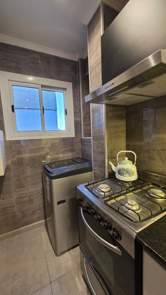 venta de departamento 3 ambientes a la calle con balcon y cochera. PLAZA MITRE