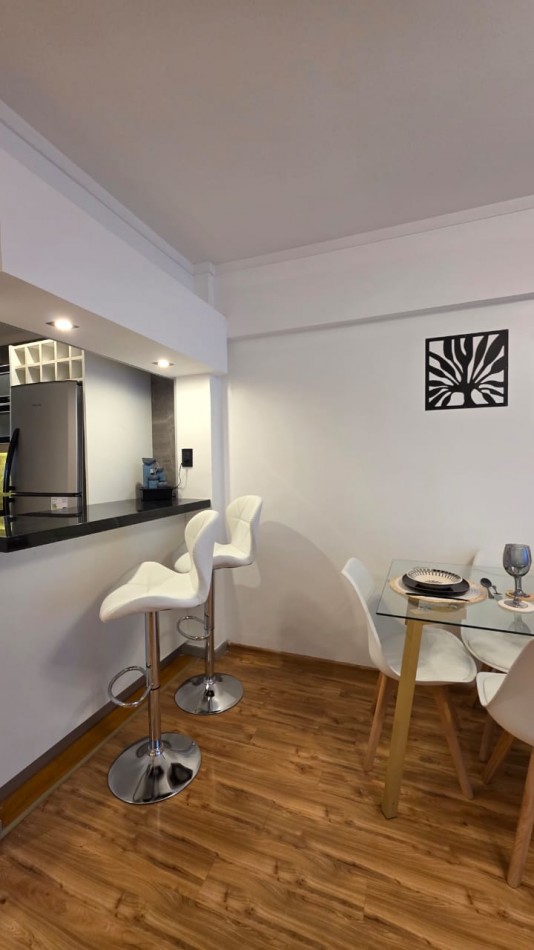 venta de departamento 3 ambientes a la calle con balcon y cochera. PLAZA MITRE