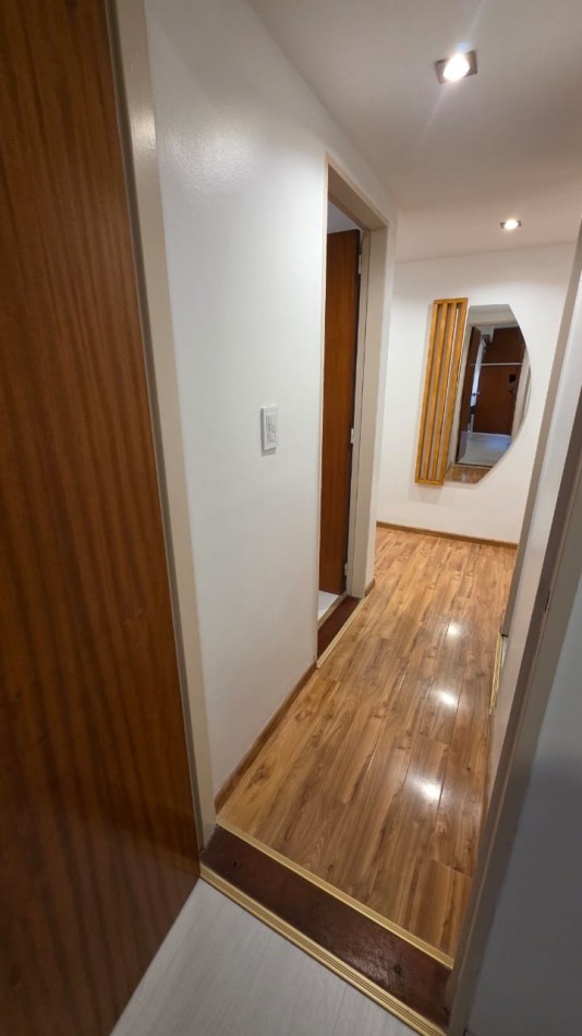 venta de departamento 3 ambientes a la calle con balcon y cochera. PLAZA MITRE