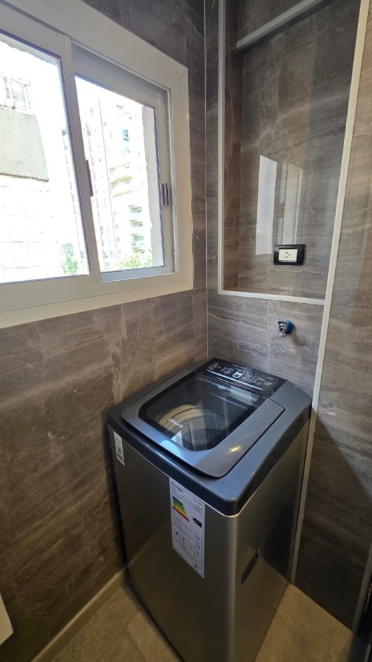 venta de departamento 3 ambientes a la calle con balcon y cochera. PLAZA MITRE