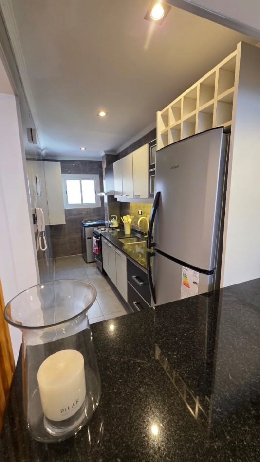 venta de departamento 3 ambientes a la calle con balcon y cochera. PLAZA MITRE