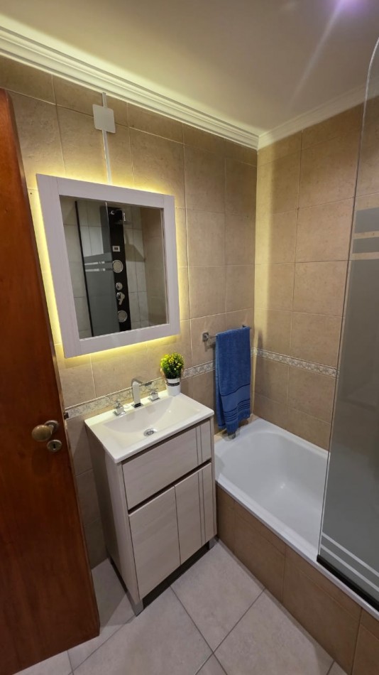 venta de departamento 3 ambientes a la calle con balcon y cochera. PLAZA MITRE