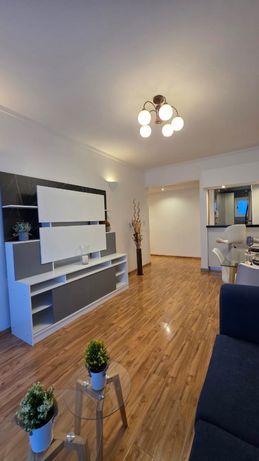 venta de departamento 3 ambientes a la calle con balcon y cochera. PLAZA MITRE