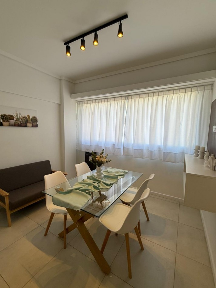 Venta de departamento con ventanal a la calle