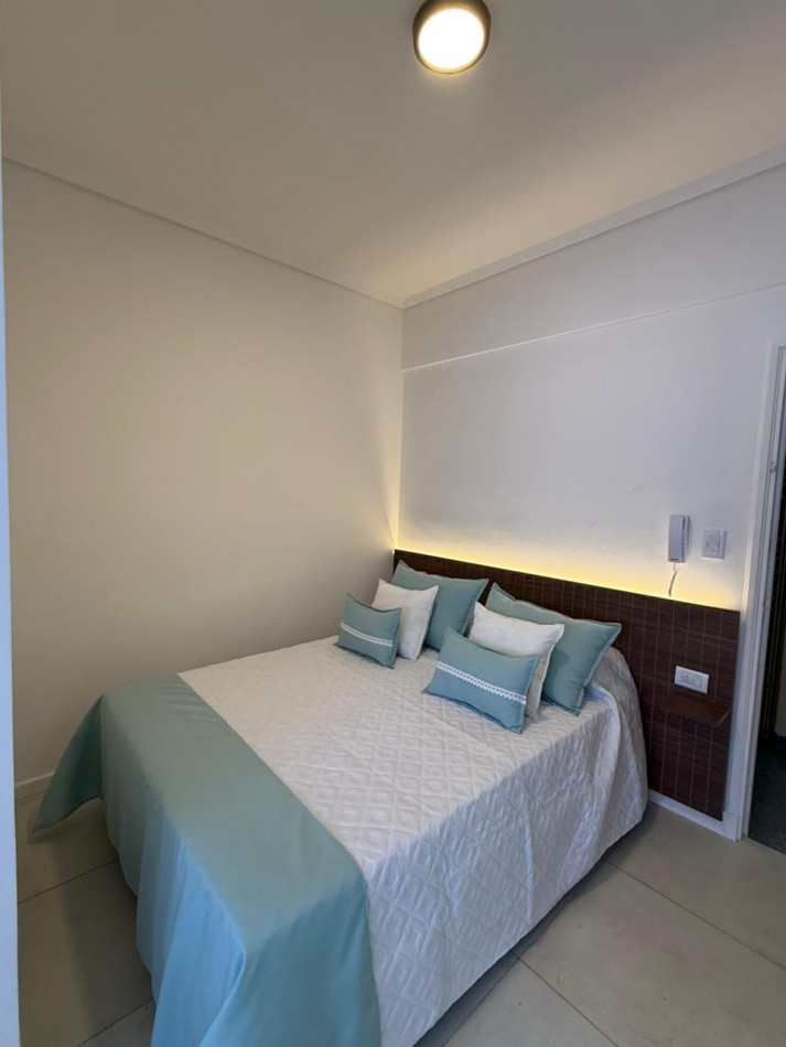 Venta de departamento con ventanal a la calle