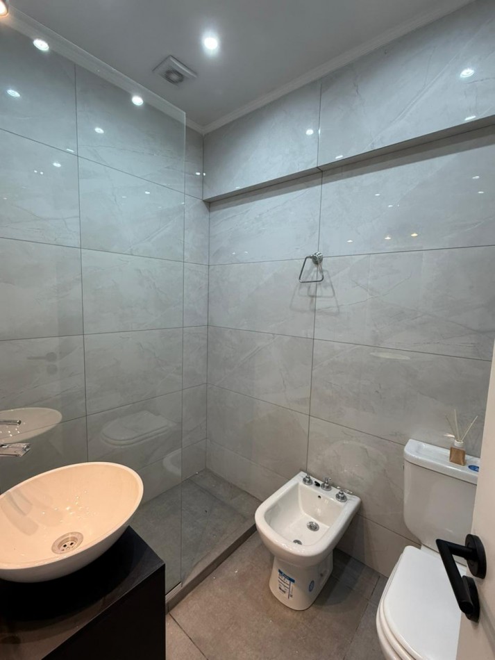 Venta de departamento con ventanal a la calle