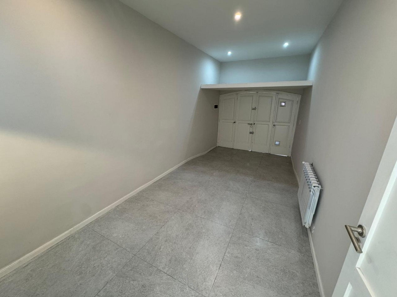 Venta de chalet en ph 5 ambientes con patio y cochera, reciclado y amueblado.