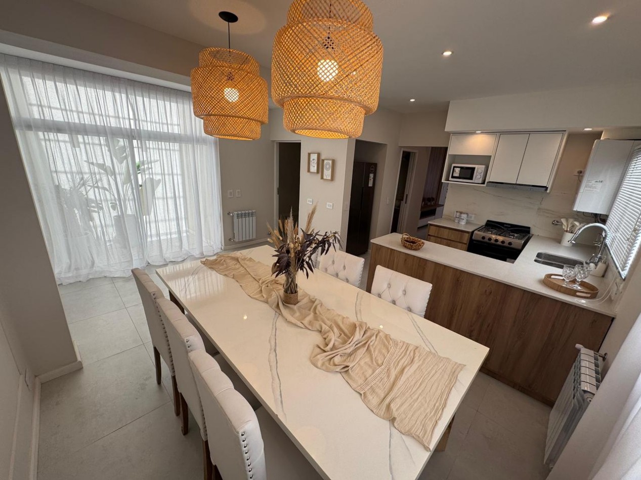 Venta de chalet en ph 5 ambientes con patio y cochera, reciclado y amueblado.