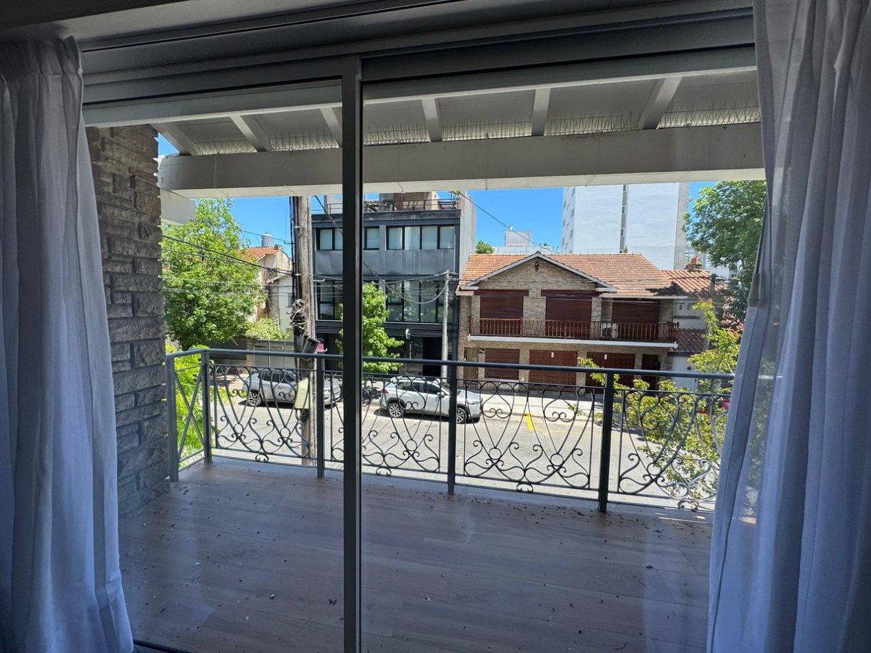 Venta de chalet en ph 5 ambientes con patio y cochera, reciclado y amueblado.