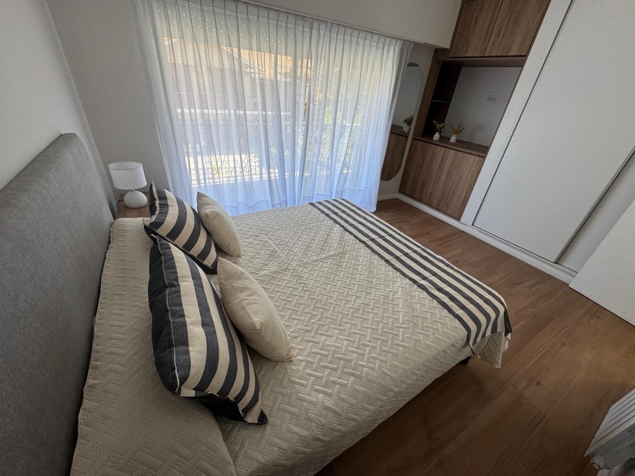 Venta de chalet en ph 5 ambientes con patio y cochera, reciclado y amueblado.