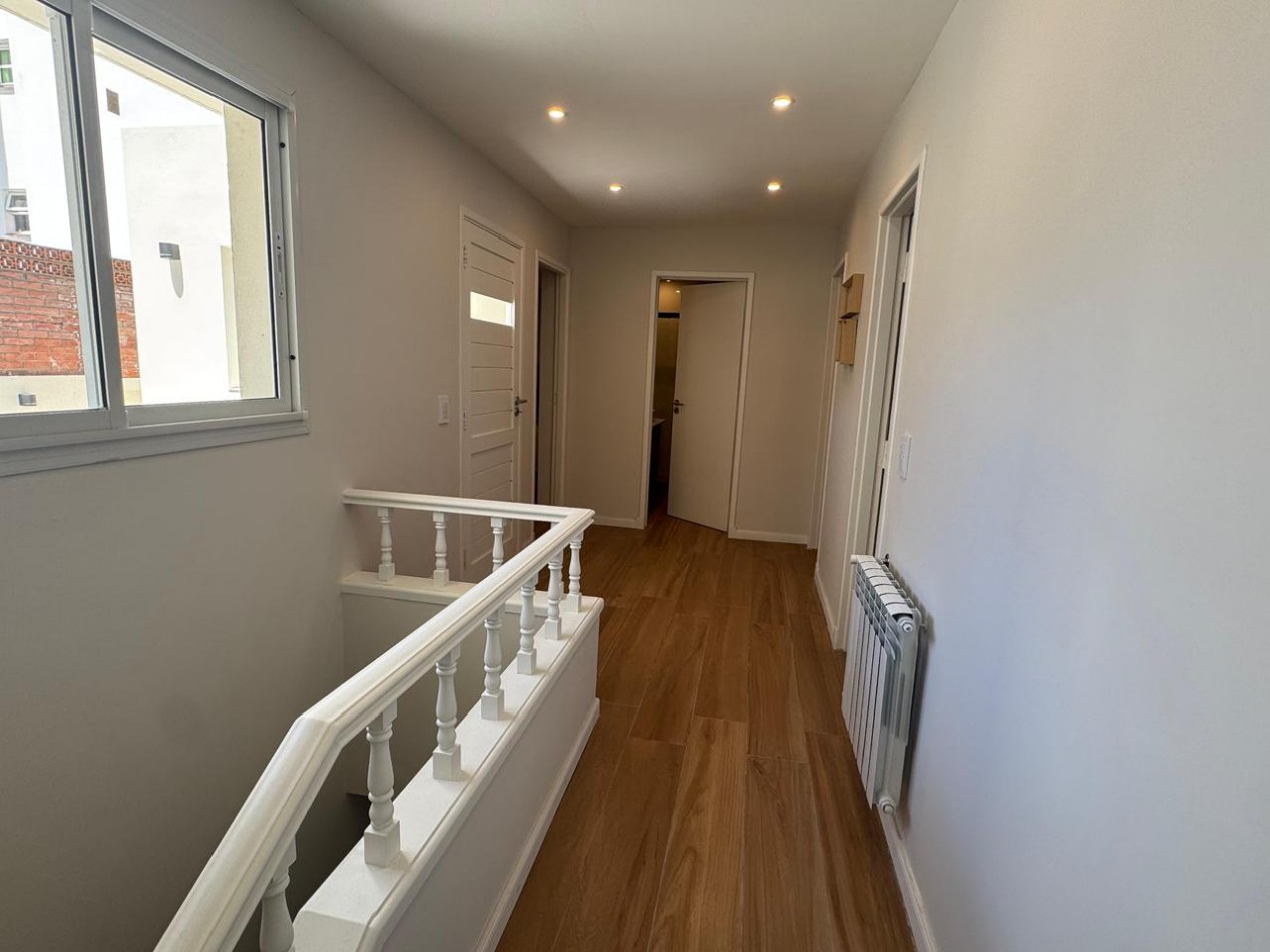 Venta de chalet en ph 5 ambientes con patio y cochera, reciclado y amueblado.