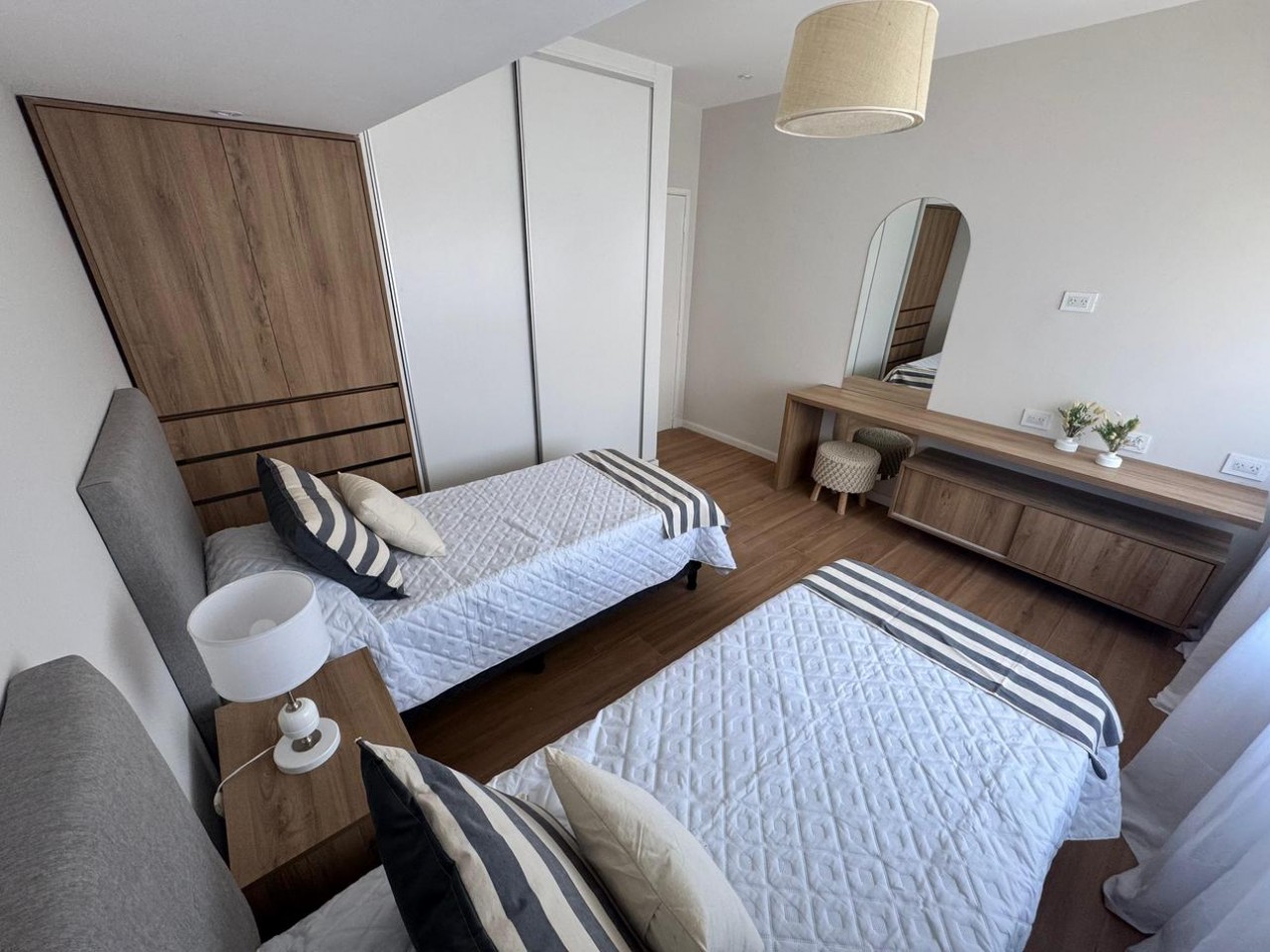 Venta de chalet en ph 5 ambientes con patio y cochera, reciclado y amueblado.