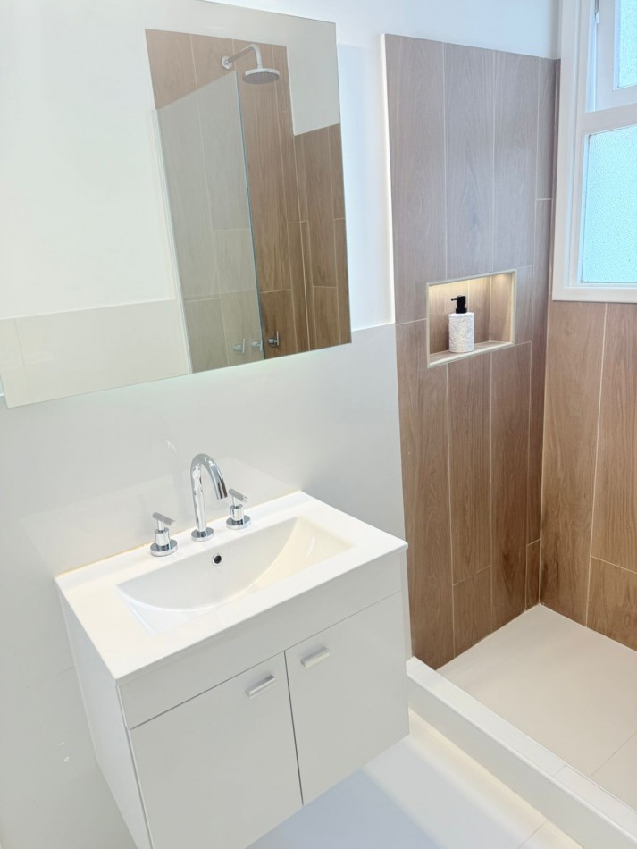 Venta departamento 3 ambientes, 68 metros + balcon. Reciclado hecho a nuevo 