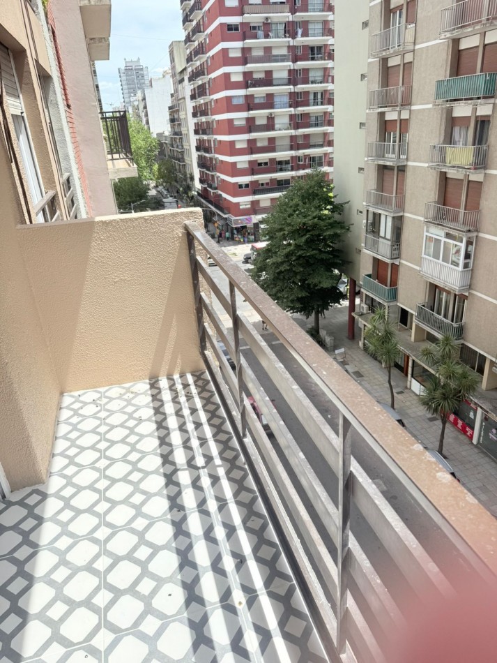 Venta departamento 3 ambientes, 68 metros + balcon. Reciclado hecho a nuevo 
