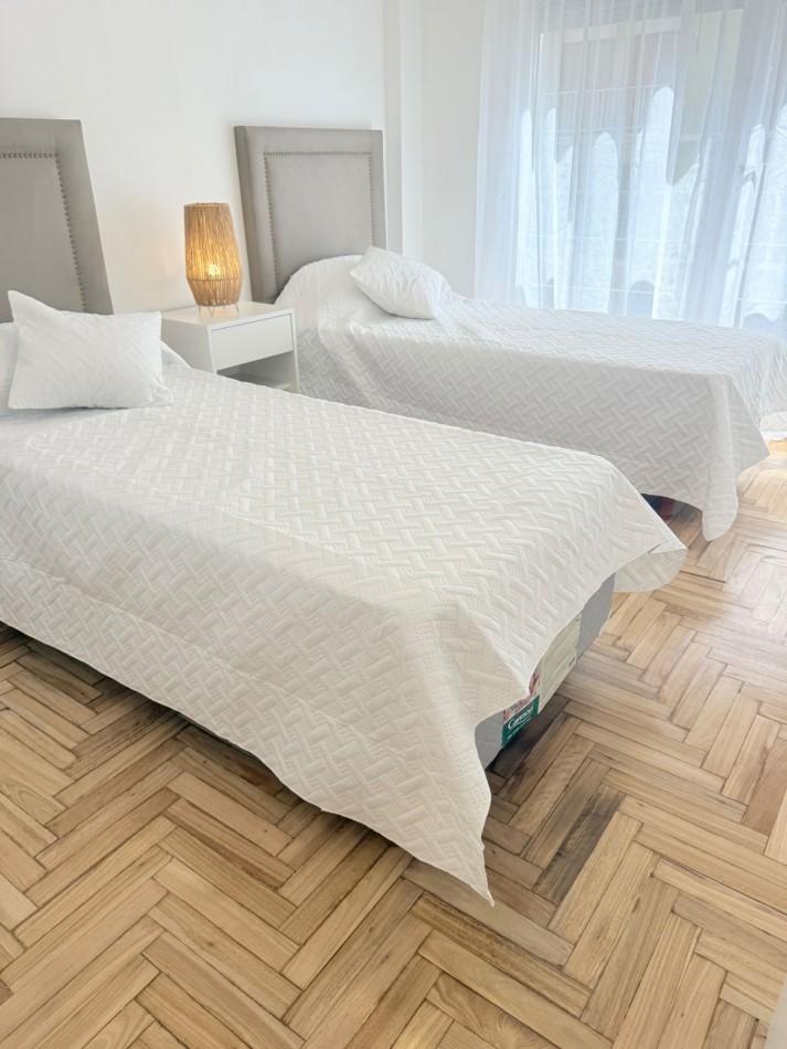 Venta departamento 3 ambientes, 68 metros + balcon. Reciclado hecho a nuevo 