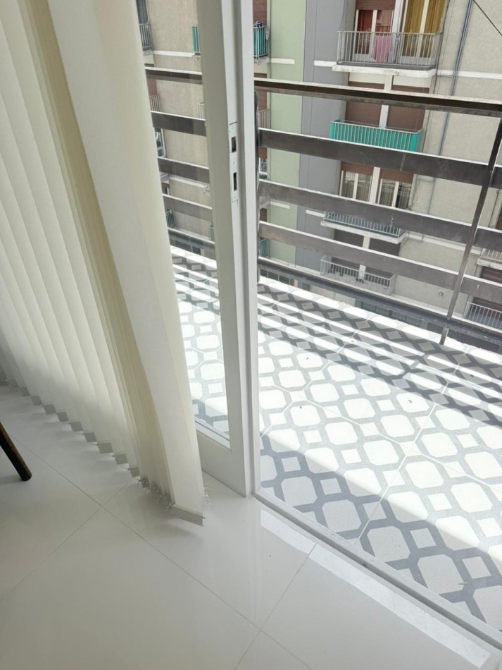 Venta departamento 3 ambientes, 68 metros + balcon. Reciclado hecho a nuevo 