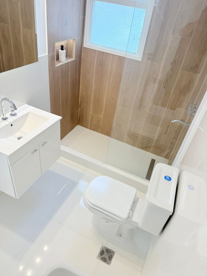 Venta departamento 3 ambientes, 68 metros + balcon. Reciclado hecho a nuevo 