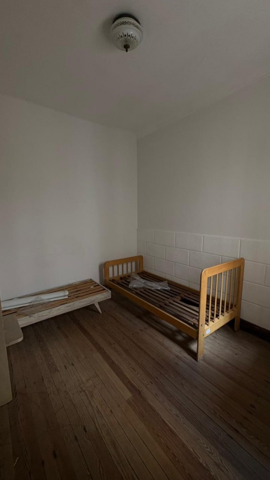 Chalet de estilo cuatro ambientes, Barrio La perla