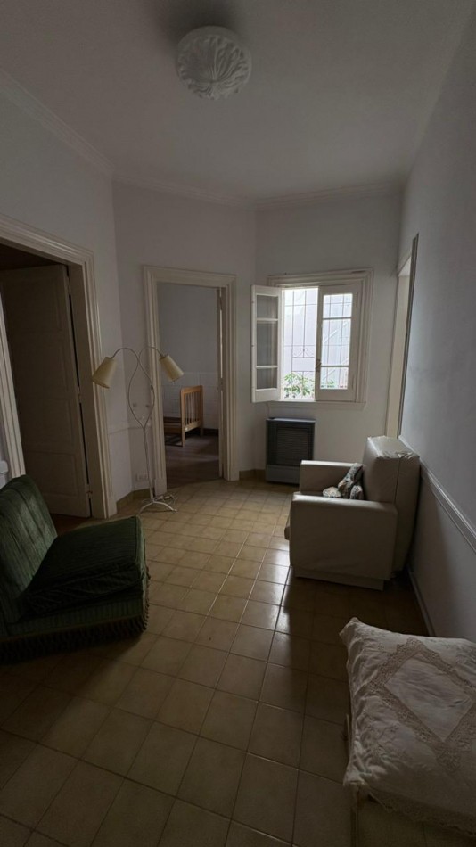 Chalet de estilo cuatro ambientes, Barrio La perla