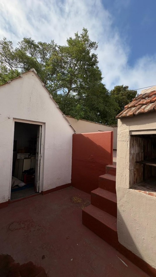 Chalet de estilo cuatro ambientes, Barrio La perla