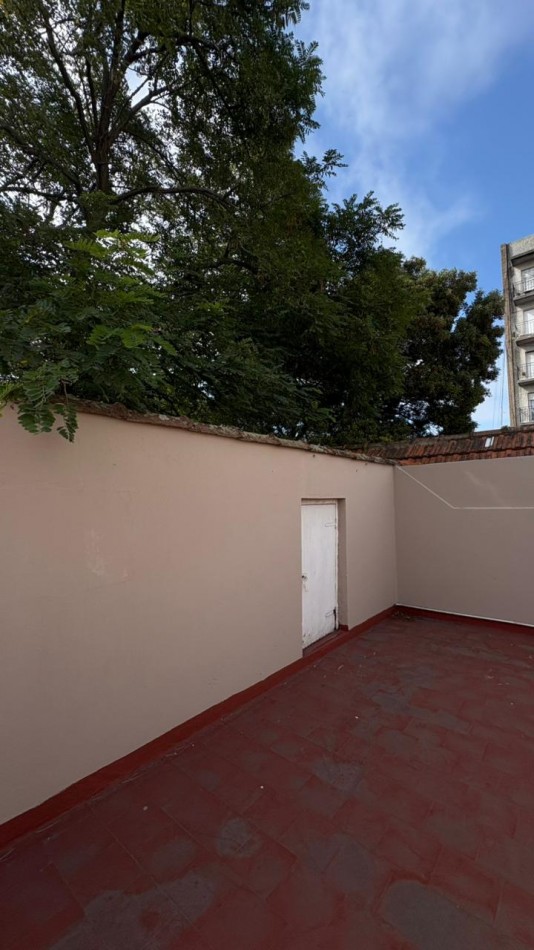 Chalet de estilo cuatro ambientes, Barrio La perla