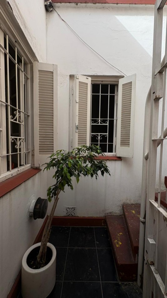 Chalet de estilo cuatro ambientes, Barrio La perla