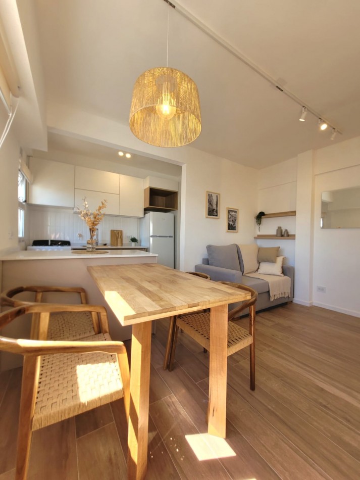 Venta de departamento de 2 Ambientes totalmente reciclado al lateral abierto, con ESPACIO DE COCHERA