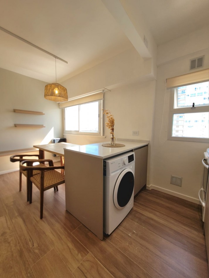 Venta de departamento de 2 Ambientes totalmente reciclado al lateral abierto, con ESPACIO DE COCHERA