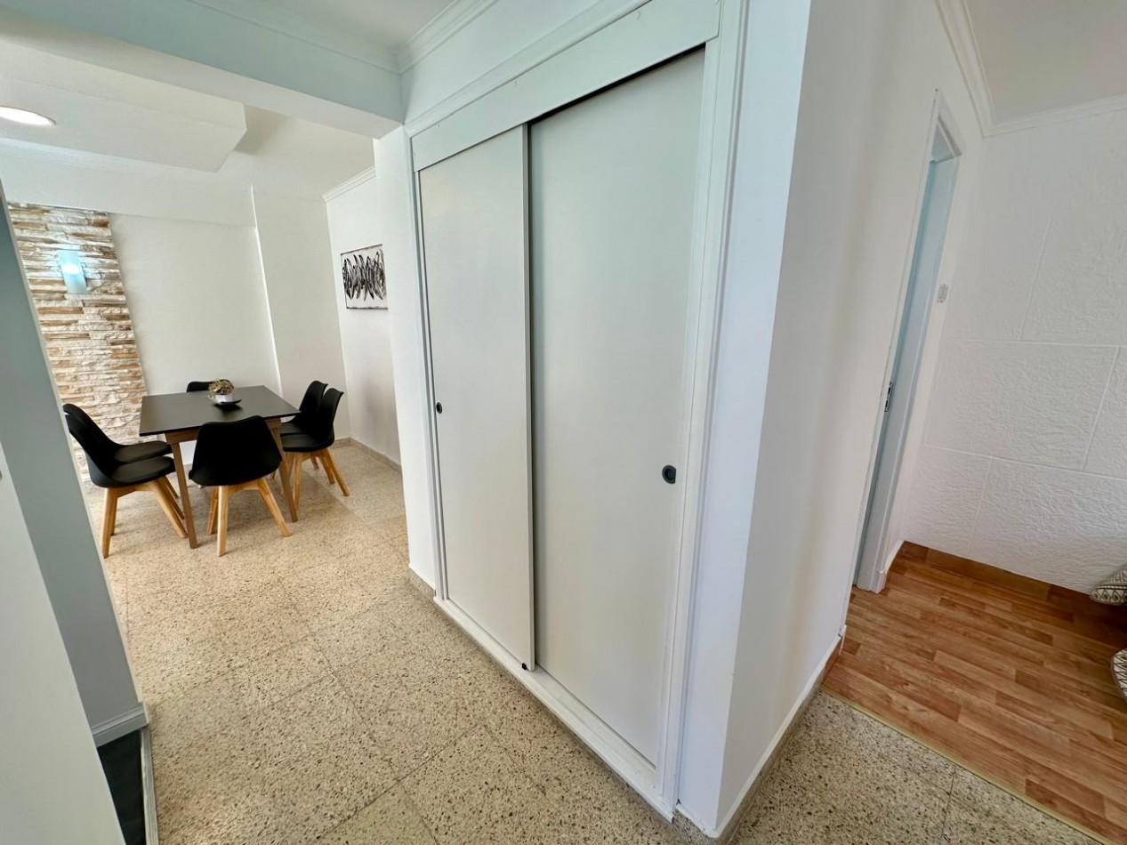 Venta Departamento 2 Ambientes con Dependencia, Vista lateral al mar y a Plaza Colon | Parcialmente reciclado y amoblado