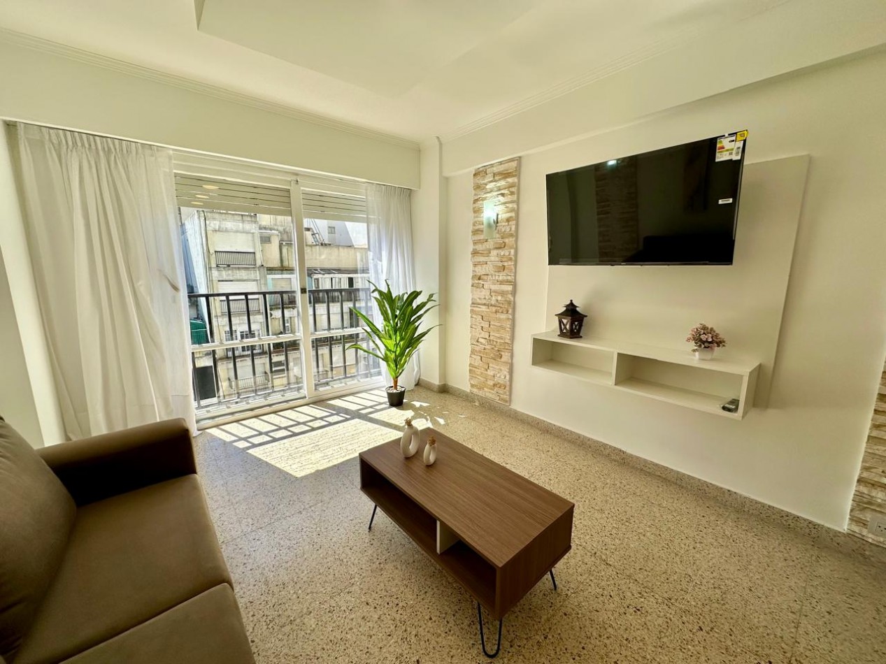 Venta Departamento 2 Ambientes con Dependencia, Vista lateral al mar y a Plaza Colon | Parcialmente reciclado y amoblado