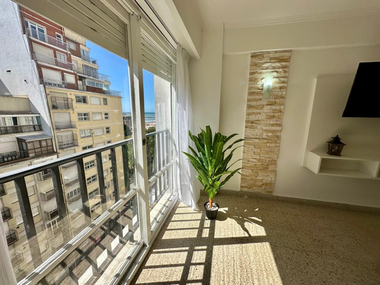 Venta Departamento 2 Ambientes con Dependencia, Vista lateral al mar y a Plaza Colon | Parcialmente reciclado y amoblado