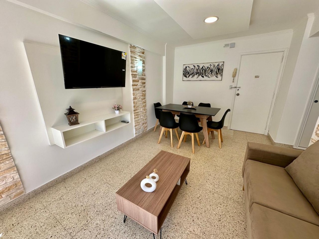 Venta Departamento 2 Ambientes con Dependencia, Vista lateral al mar y a Plaza Colon | Parcialmente reciclado y amoblado