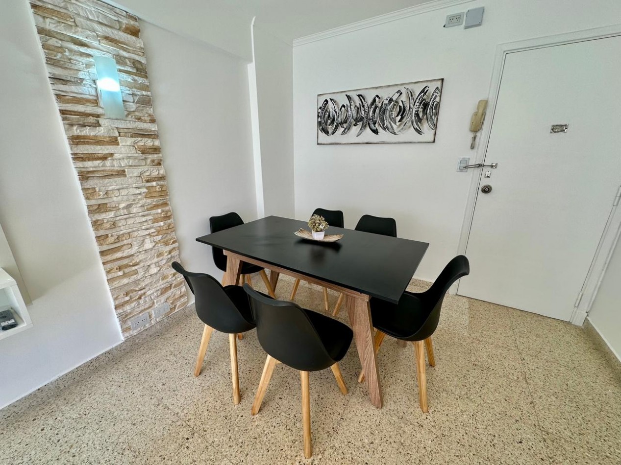 Venta Departamento 2 Ambientes con Dependencia, Vista lateral al mar y a Plaza Colon | Parcialmente reciclado y amoblado