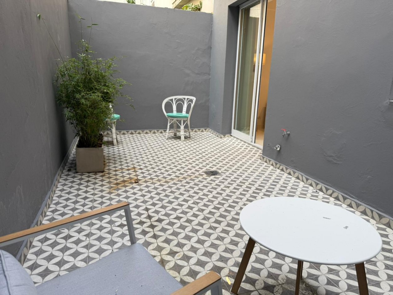 Venta de departamento 3 ambientes con dos patios. RECICLADO