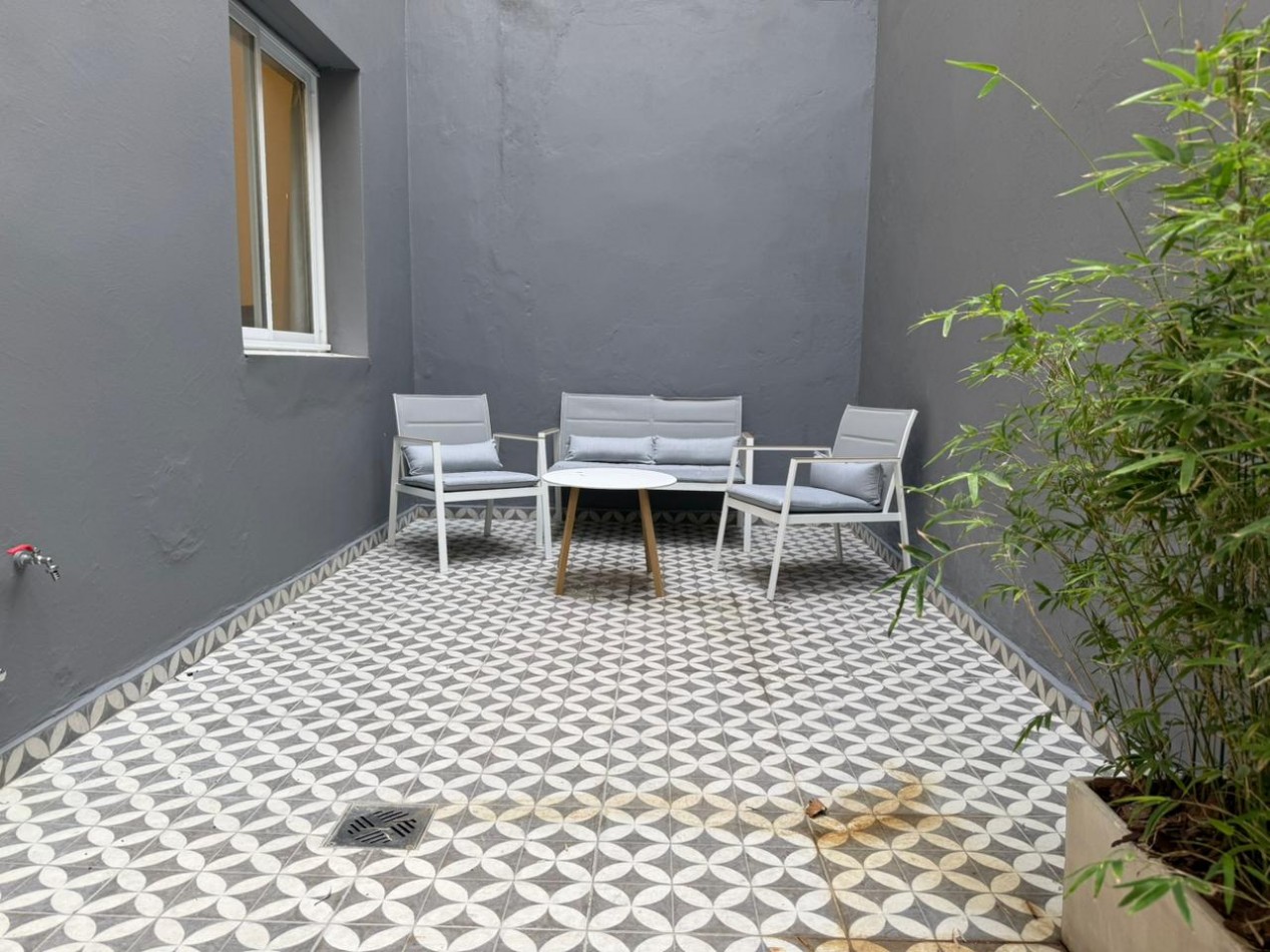 Venta de departamento 3 ambientes con dos patios. RECICLADO