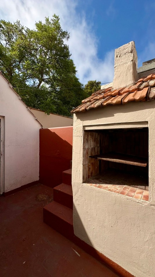 Chalet de estilo cuatro ambientes, Barrio La perla