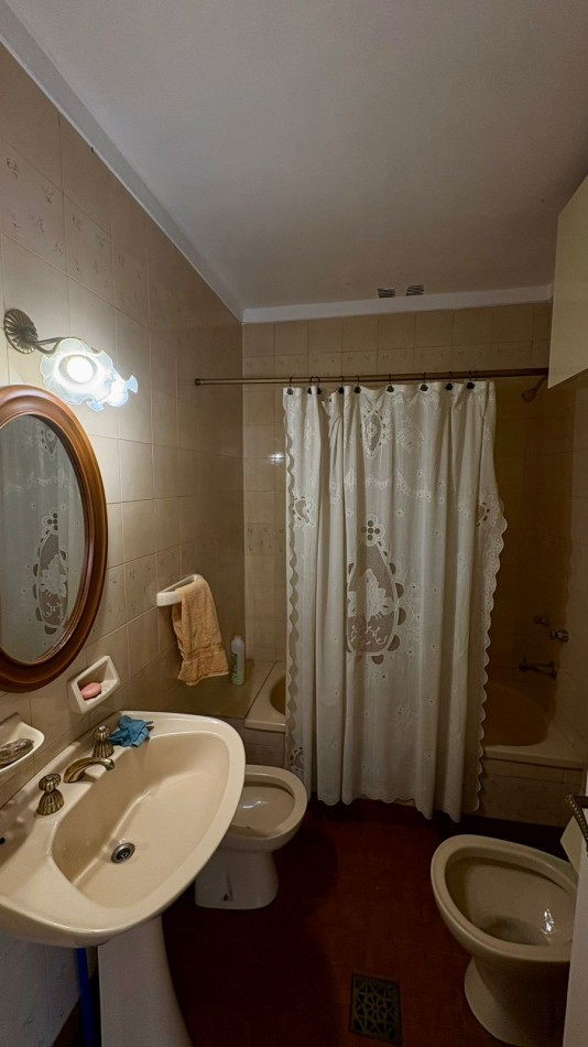 Chalet de estilo cuatro ambientes, Barrio La perla