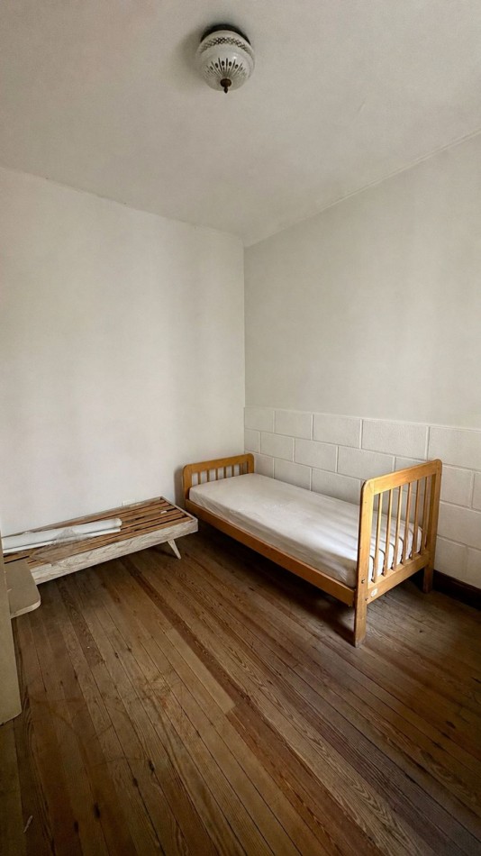 Chalet de estilo cuatro ambientes, Barrio La perla