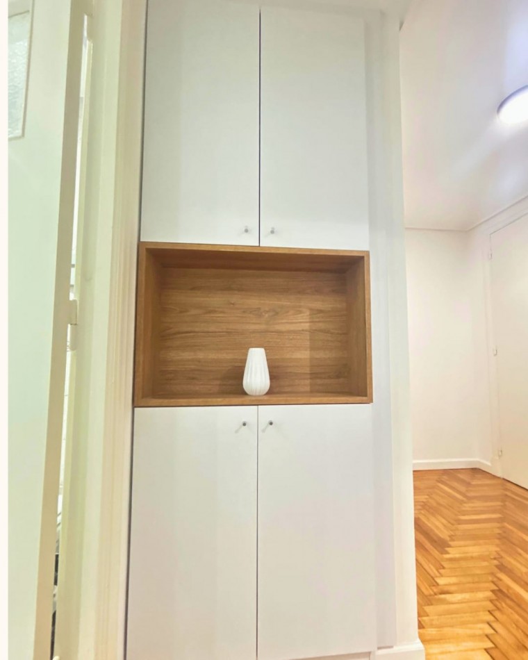 Venta de departamento dos ambientes con dependencia al frente y balcon. 