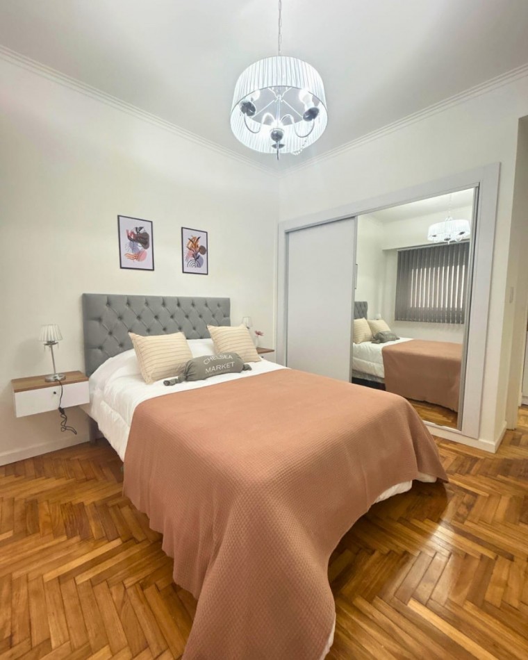 Venta de departamento dos ambientes con dependencia al frente y balcon. 
