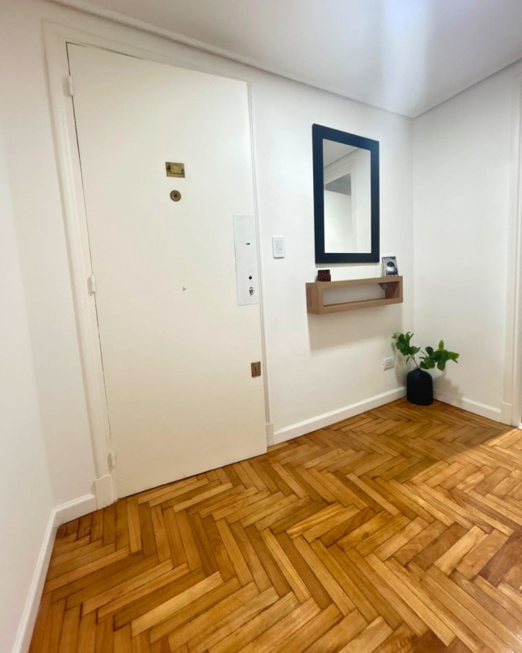 Venta de departamento dos ambientes con dependencia al frente y balcon. 