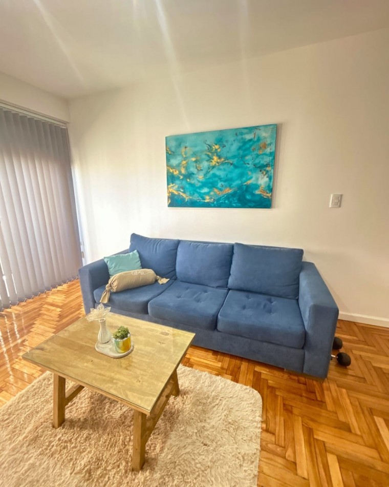 Venta de departamento dos ambientes con dependencia al frente y balcon. 